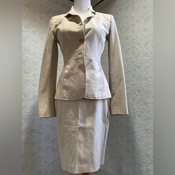 ELIE TAHARI Women’s Beige 2pc Skirt and Jacket Size 0 - Picture 2 of 16